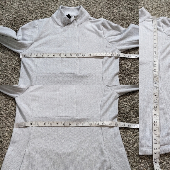 ✨3/$15 Kyodan grey white side 1/3 zip pullover  S - Picture 10 of 11